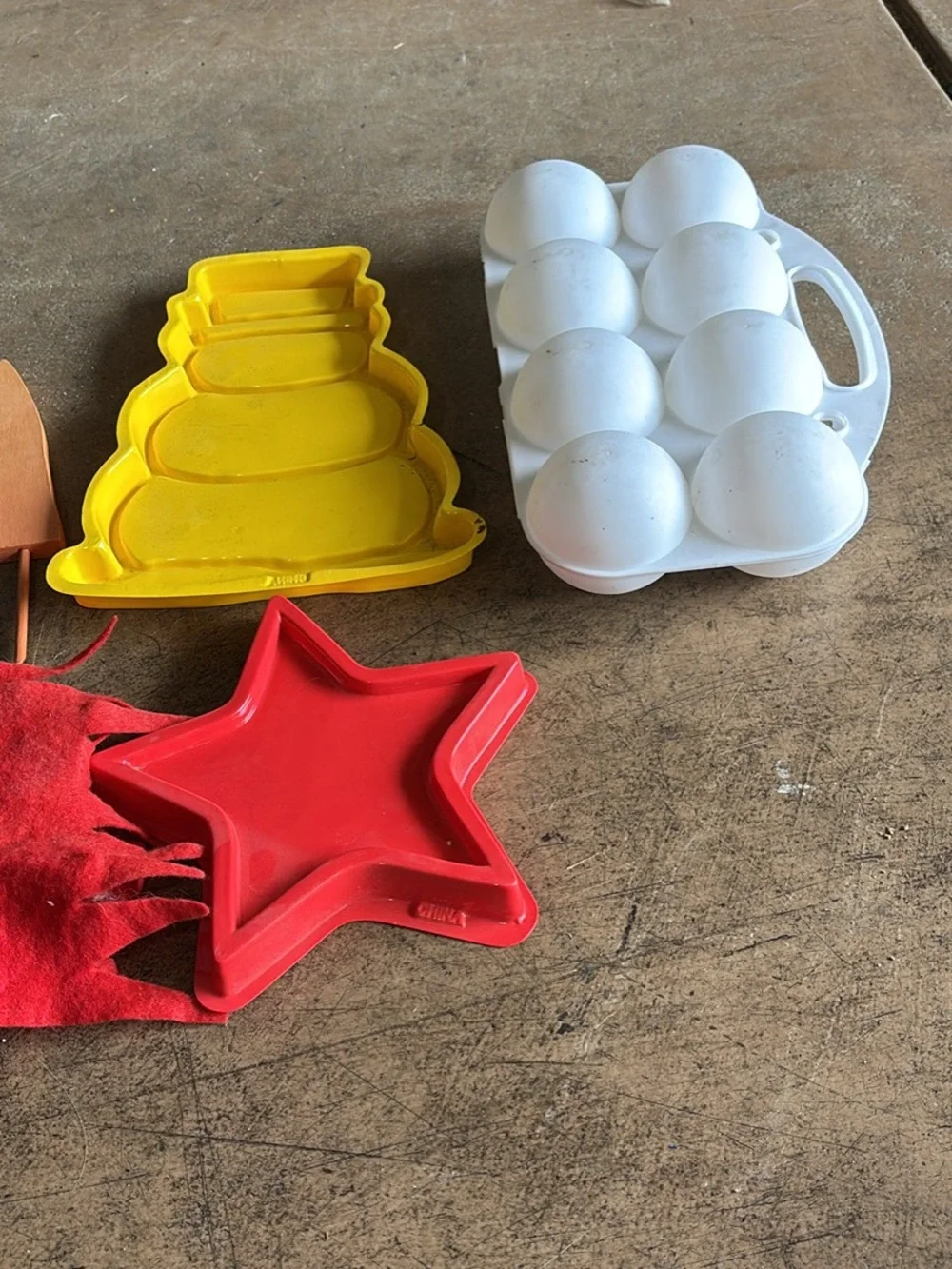 Kids snow toys set: snowman, snow molds and snowball kit